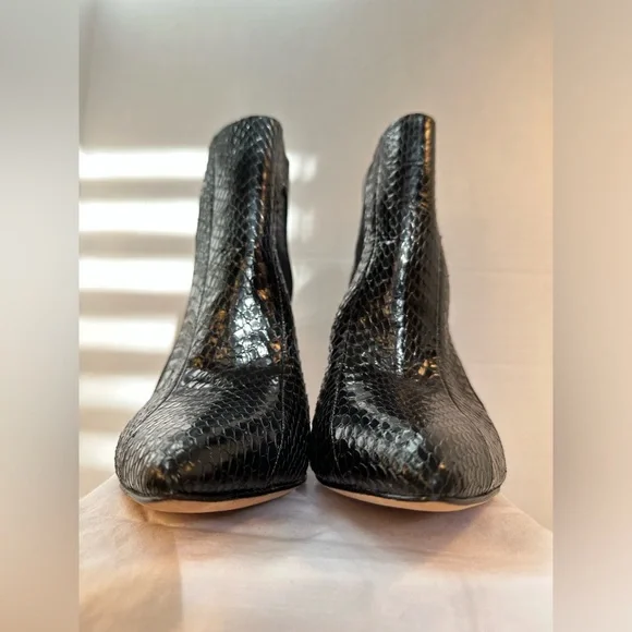 BCBG MAXAZRIA Pointed Toe Heel Ankle Boots AMAZING CONDITION! SEXY,HOLIDAY!HOT🤩 - Picture 7 of 16